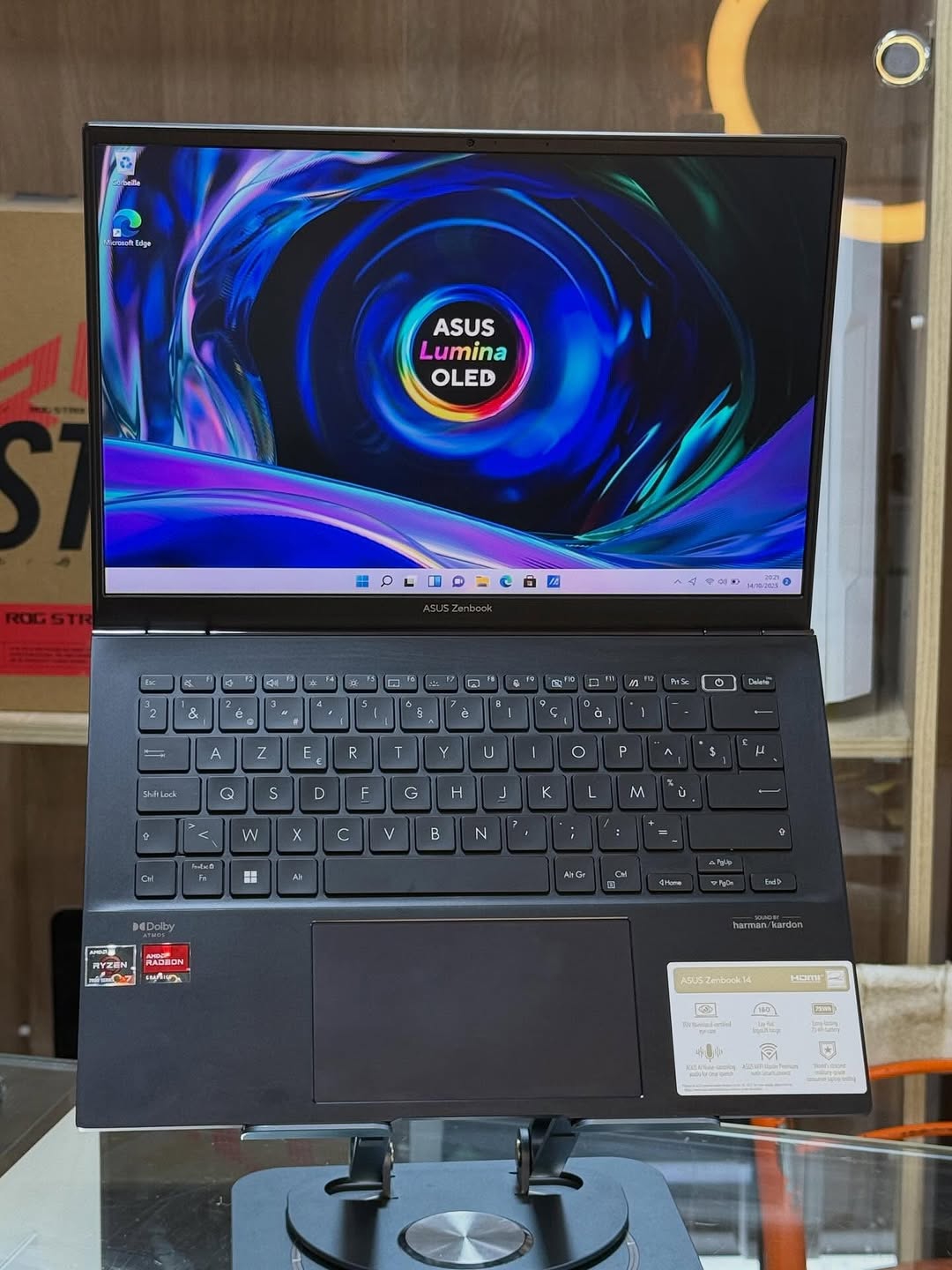 ASUS ZENBOOK 14
UM3402YAR 